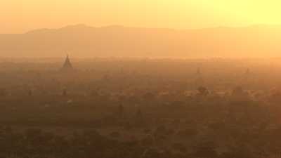 Les temples de Bagan au petit matin