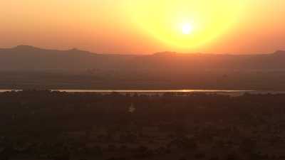 Coucher de soleil sur le site de Bagan
