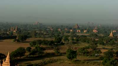 Temple blanc sur le site de Bagan
