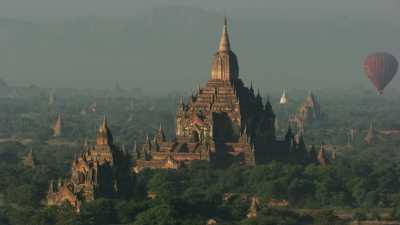 Les temples de Bagan au petit matin