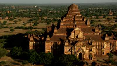 Gros plans sur les temples de Bagan