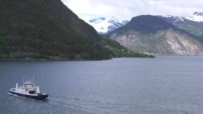 Fjord et bateau de croisière Hurtigruten