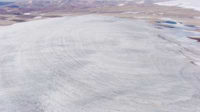 Svalbard, formes sur la plaine glacée