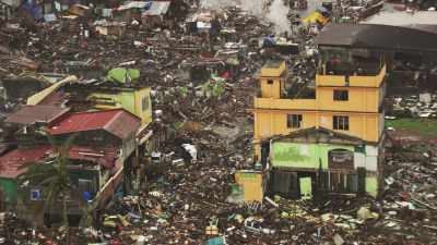Tacloban en ruines après le passage du  typhon Haiyan