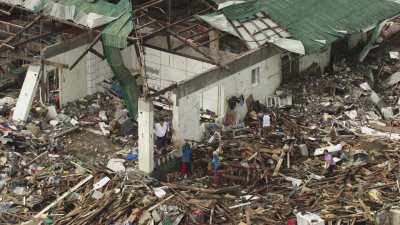 Tacloban en ruines après le passage du  typhon Haiyan