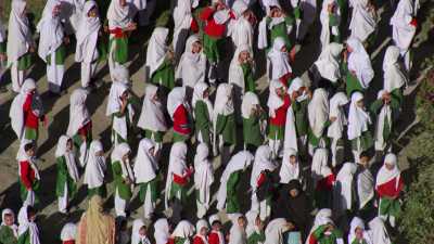 Collégiennes pakistanaises sur le chemin de l'école