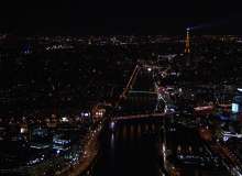 Paris la nuit et la Tour Eiffel éclairée
