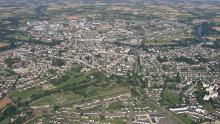La ville traversée par la Mayenne