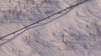 Pipelines sur la toundra entre Norilsk et Doudinka