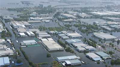 Quartiers inondés, circulation en bateau