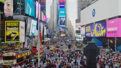 Images au sol de Times Square, des écrans publicitaires
