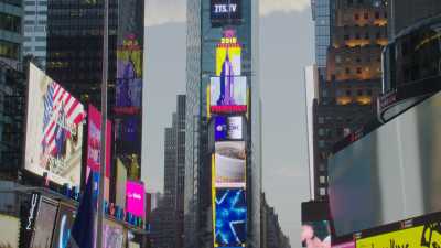 Images au sol de  Times Square, des écrans publicitaires