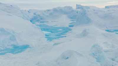 Chaos de glace et de lacs d'eau glaciaire