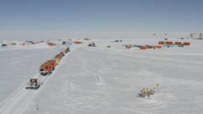Le convoi de ravitaillement arrive à la station Concordia après 10 jours de traversée du continent Antarctique