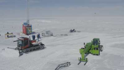 Forage dans la glace (programme scientifique Subglacior)