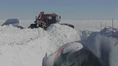 Fabrication d'une cavité de stockage sous la glace