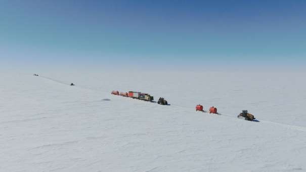 Le convoi de ravitaillement de la station scientifique Concordia
