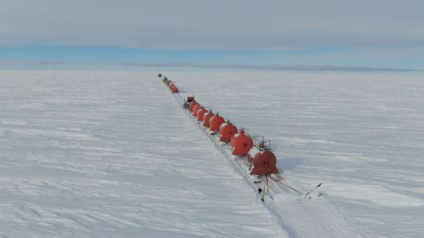 Le convoi de ravitaillement de la station scientifique Concordia