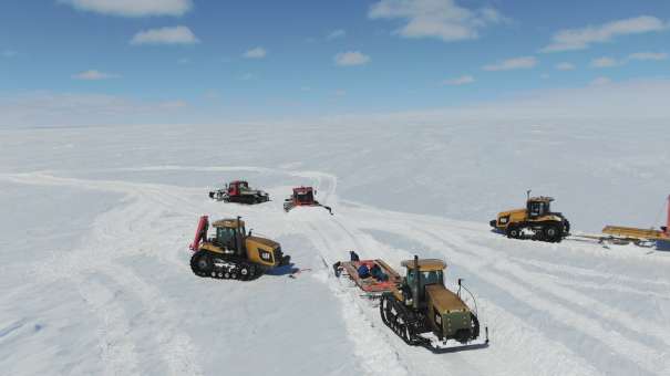 Le convoi de ravitaillement de la station scientifique Concordia