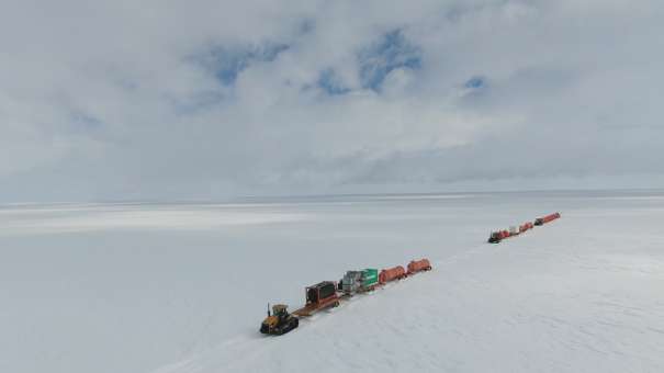 Le convoi de ravitaillement de la station scientifique Concordia