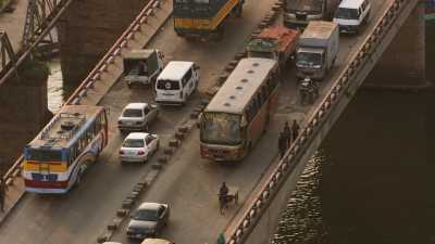 Circulation ralentie sur un pont