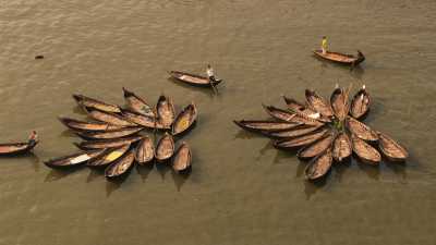 Barques de bois traditionnelles, Port Sadarghat