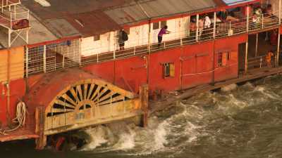 Bateau à aubes, Port Sadarghat