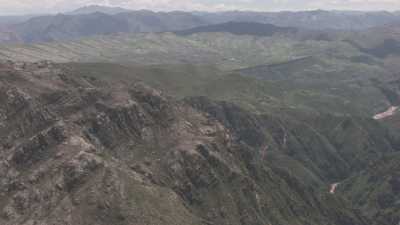 Paysages de montagnes et vallées