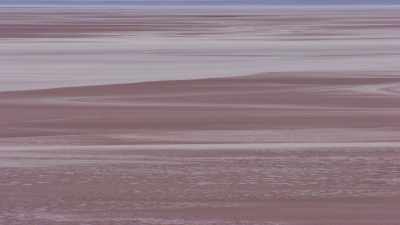 Survol du Salar, au loin des piles de sel