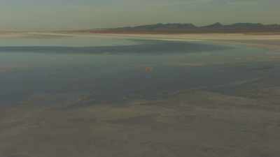 Etendues bleues et blanches du salar