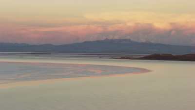 Coucher de soleil rose sur le Salar