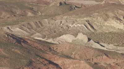 Paysages pierreux arides de montagne