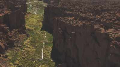 Verte vallée encaissée, canyon