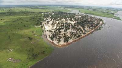 Mossaka, uniquement accessible par la rivière