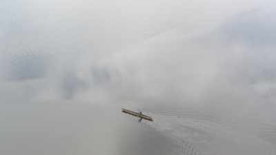 Pirogues sur le lac du barrage d'Imboulou