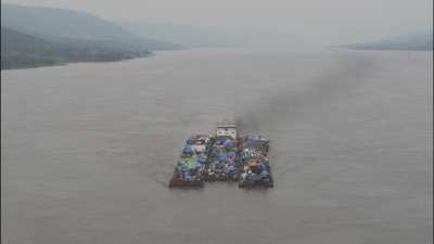 Barges sur le fleuve Congo