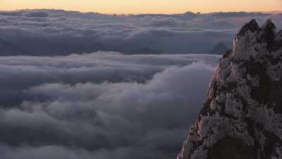 Montagnes enneigées au coucher du soleil, chaine de la Bernina