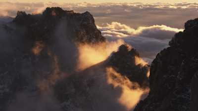 Montagnes enneigées au coucher du soleil, chaine de la Bernina