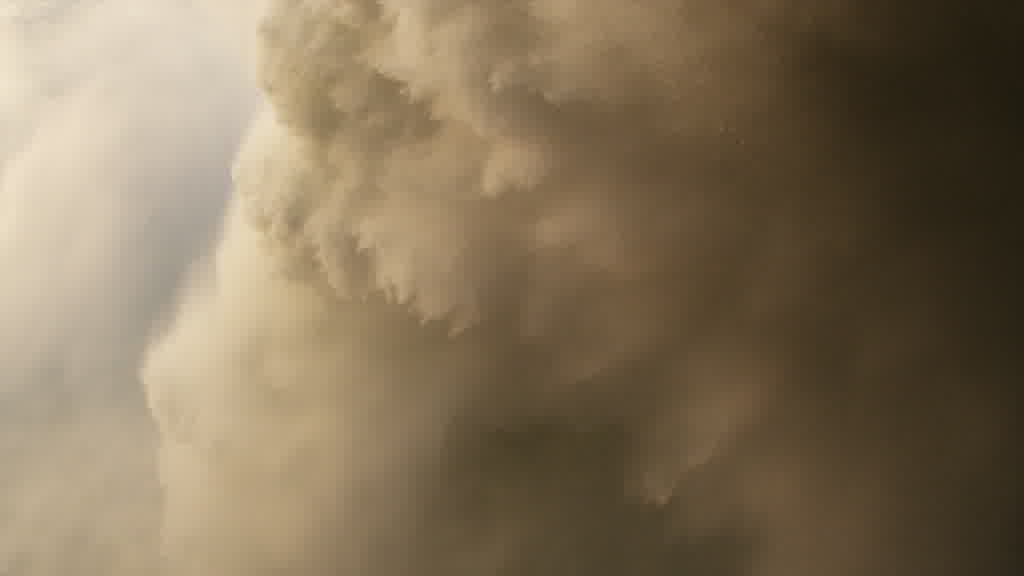 Spectaculaire lâcher des eaux du barrage de Xiaolangdi