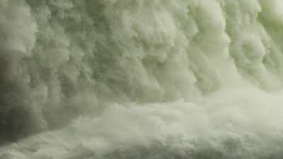 Spectaculaire lâcher des eaux du barrage de Xiaolangdi
