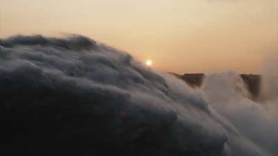 Spectaculaire lâcher des eaux du barrage de Xiaolangdi