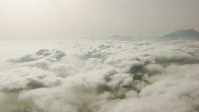 Nuages, collines et montagnes en petite Kabylie