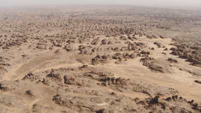 Formations rocheuses régulières dans le désert