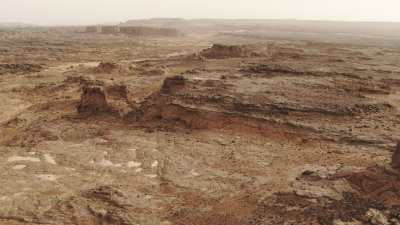 Désert et formations rocheuses entre Tamanrasset et Djanet