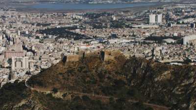 Fort de Santa-Cruz sur la colline