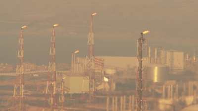 Pratique polluante du flaring ou torchage