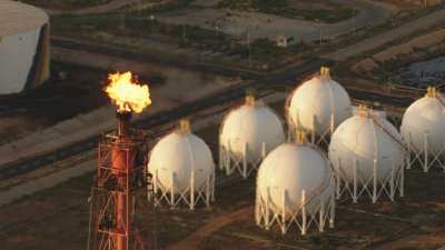 Gros plans de cuves, industrie pétrolière