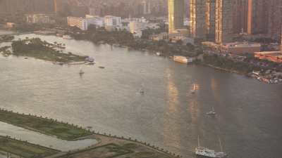 Le Caire au bord du Nil dans la lumière du soir