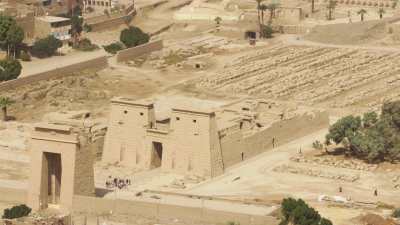 Temples de  Thoutmosis III, Ramsès II, Karnak et allée des Sphinx