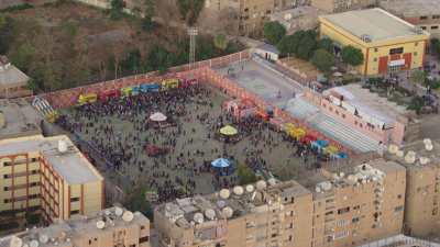 Fête forraine à Louxor: stands et manèges